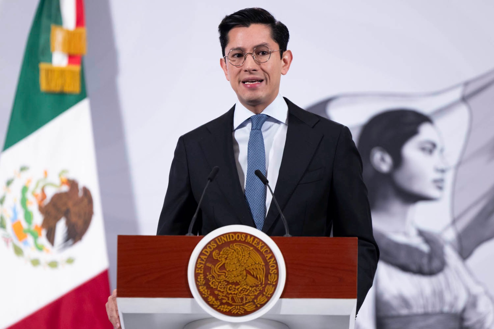 México rechaza decisión de Perú de romper relaciones diplomáticas y defiende asilo político