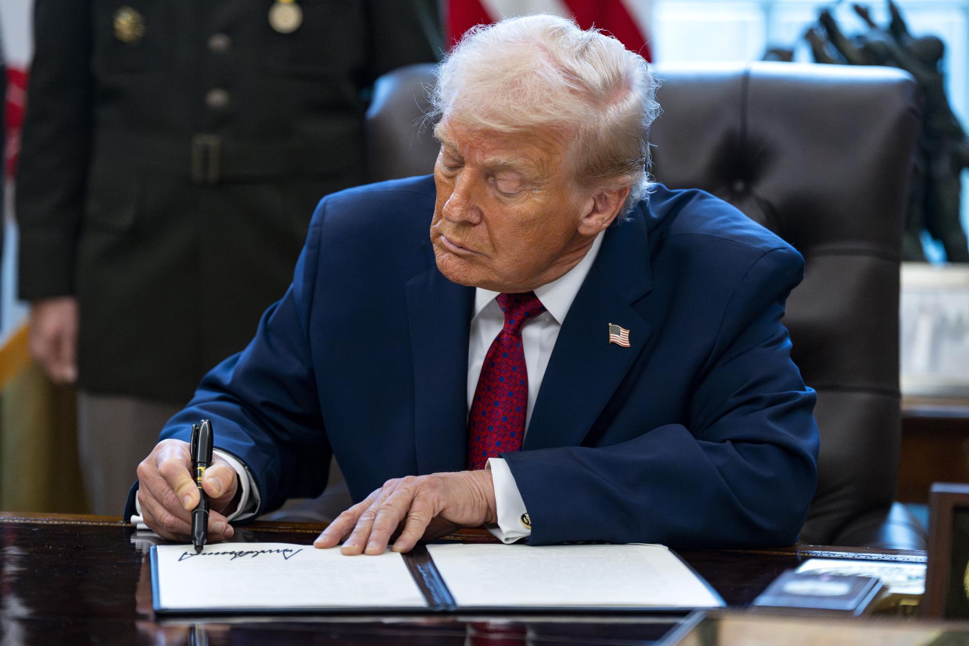 Trump amplía la prohibición total de viaje a siete países y a la Autoridad Palestina