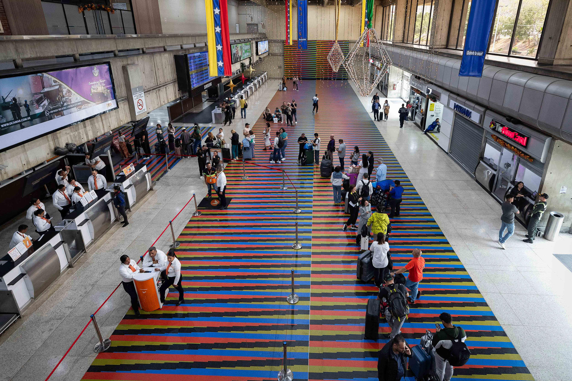 Cuatro aerolíneas internacionales se suman a la ola de suspensiones de vuelos en Venezuela