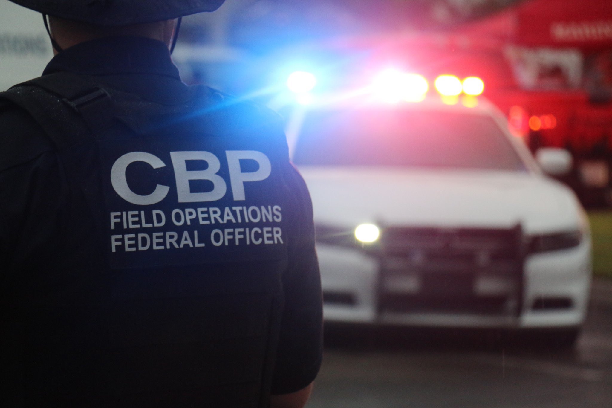 Autoridades arrestan a 14 migrantes en los Cayos de Florida y liberan a ciudadana de EE.UU.