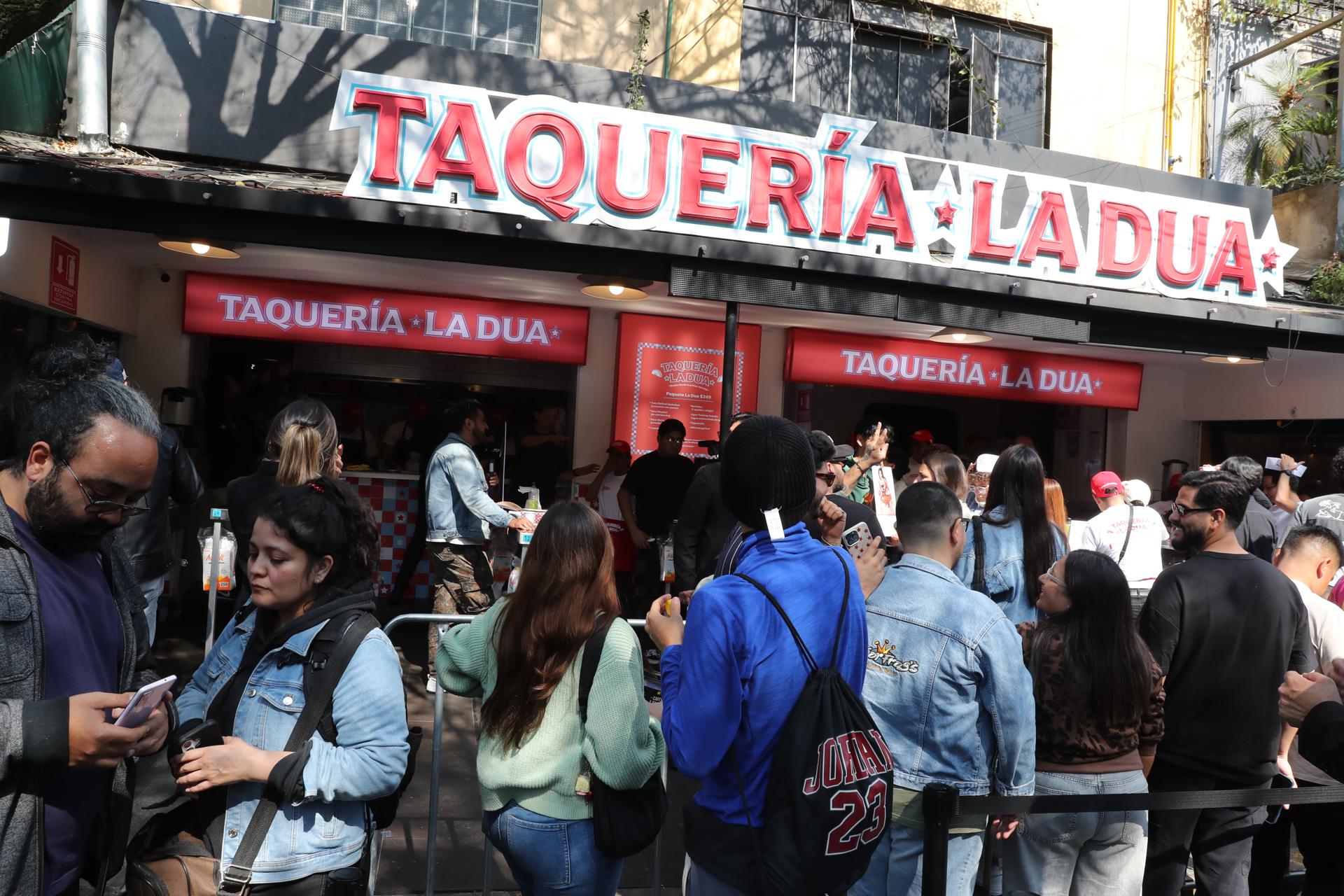 Dua Lipa fusiona su imagen con los tacos para el cierre de ‘Radical Optimism Tour’