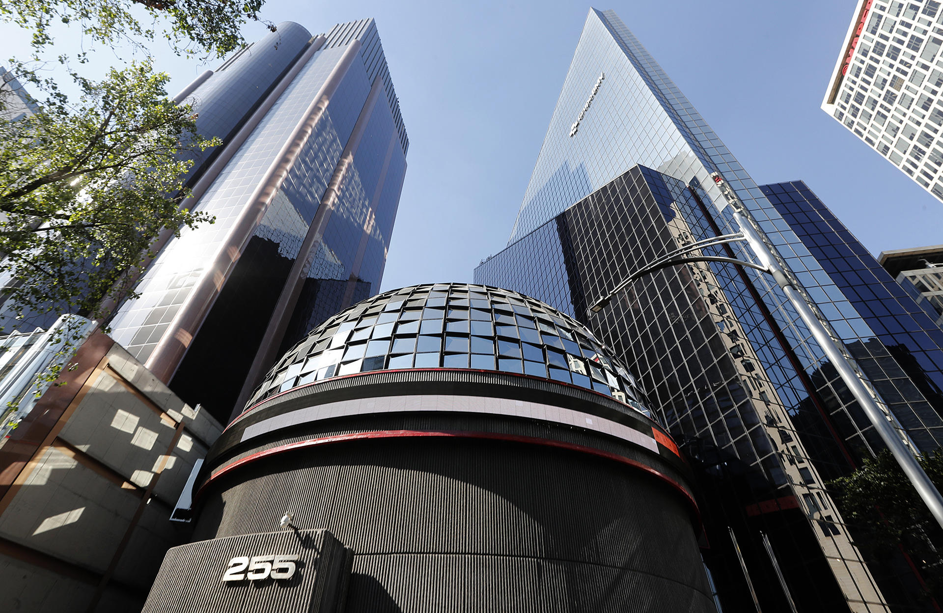 La bolsa mexicana gana 0.83 % y alcanza nuevo máximo histórico con 66 mil 062.62 unidades