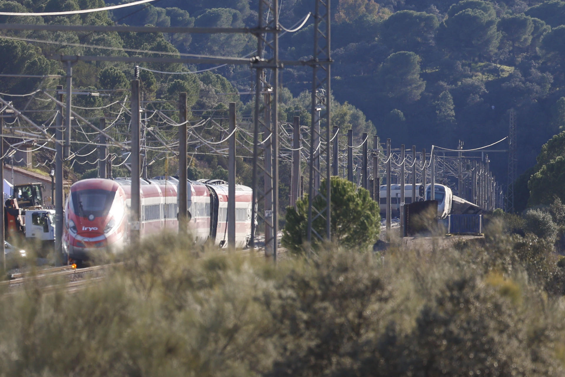 Atienden en Madrid a un último grupo de 9 pasajeros víctimas de choque de trenes en España