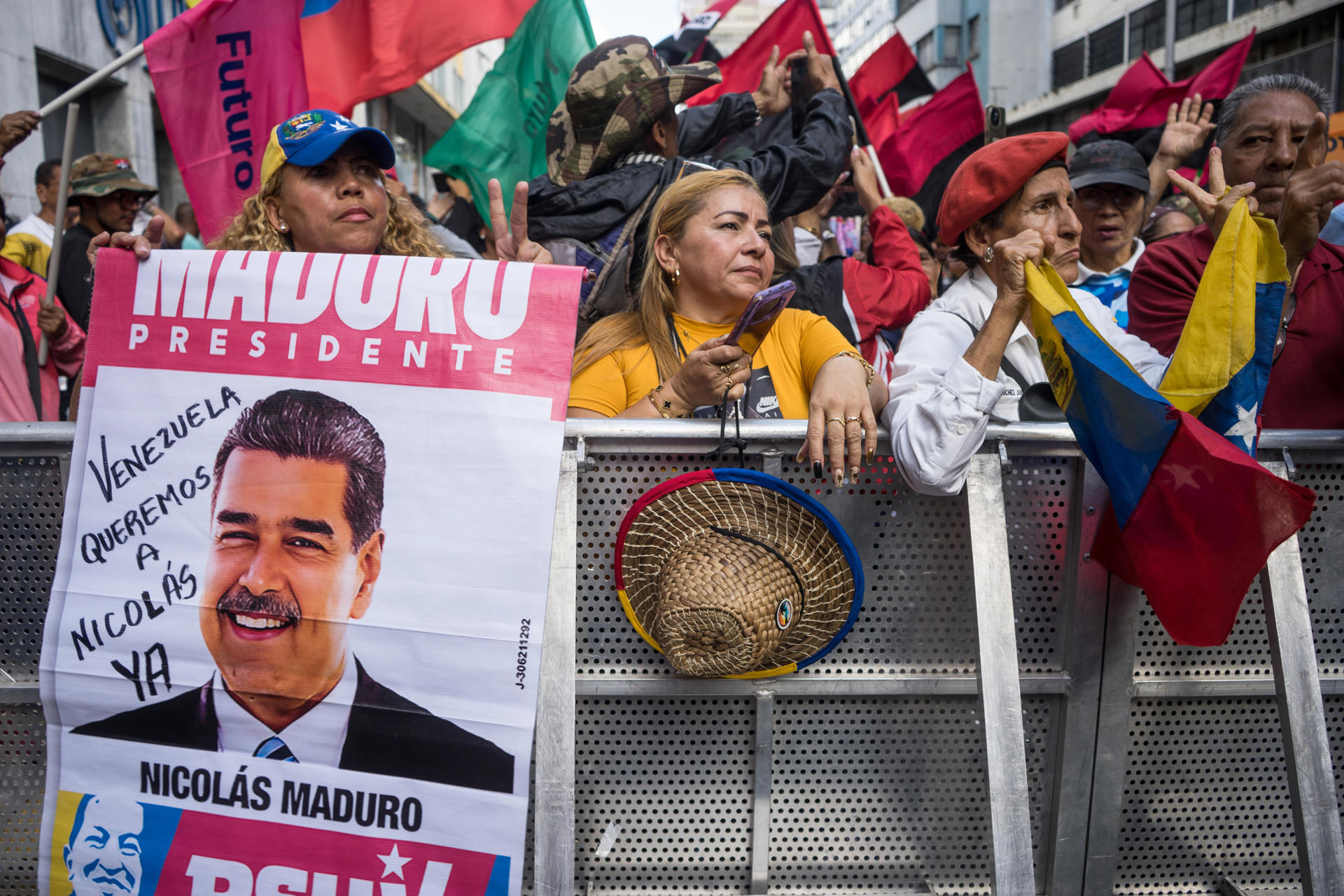 “Maduro libre” y “¡Regrésenlos!” exigen los chavistas que volvieron a marchar en Caracas