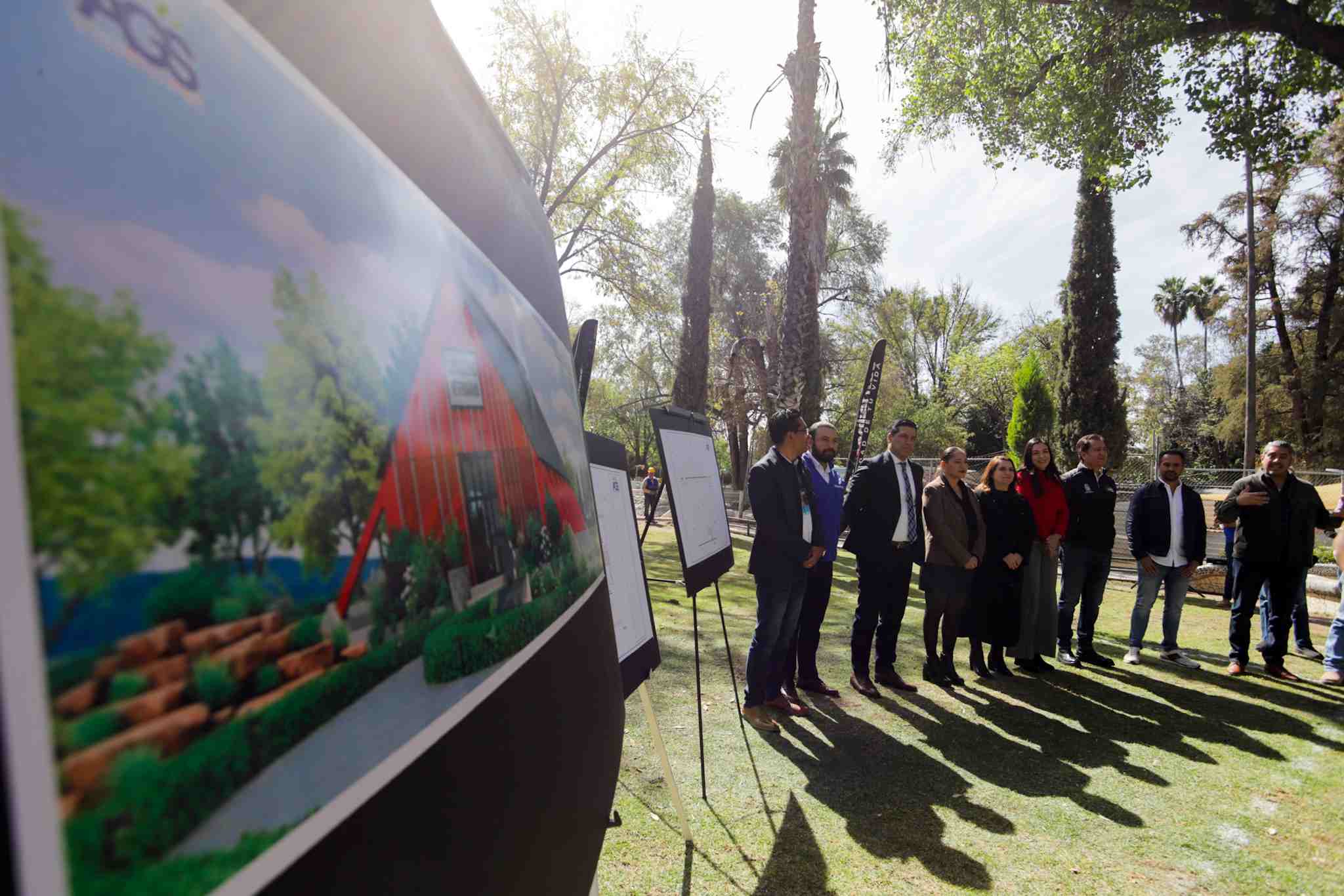 Encabeza Leo Montañez rehabilitación del Parque Hidalgo