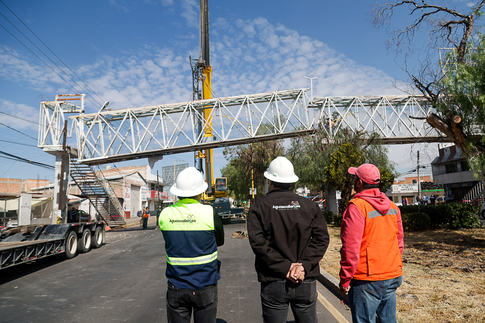 Supervisa Leo Montañez desmontaje de puentes peatonales en Avenida Aguascalientes poniente