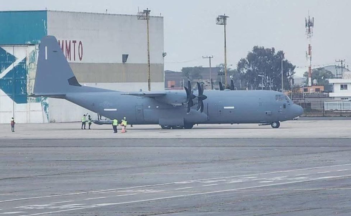 “No venían tropas”: Sheinbaum aclara aterrizaje de avión militar de EE.UU.