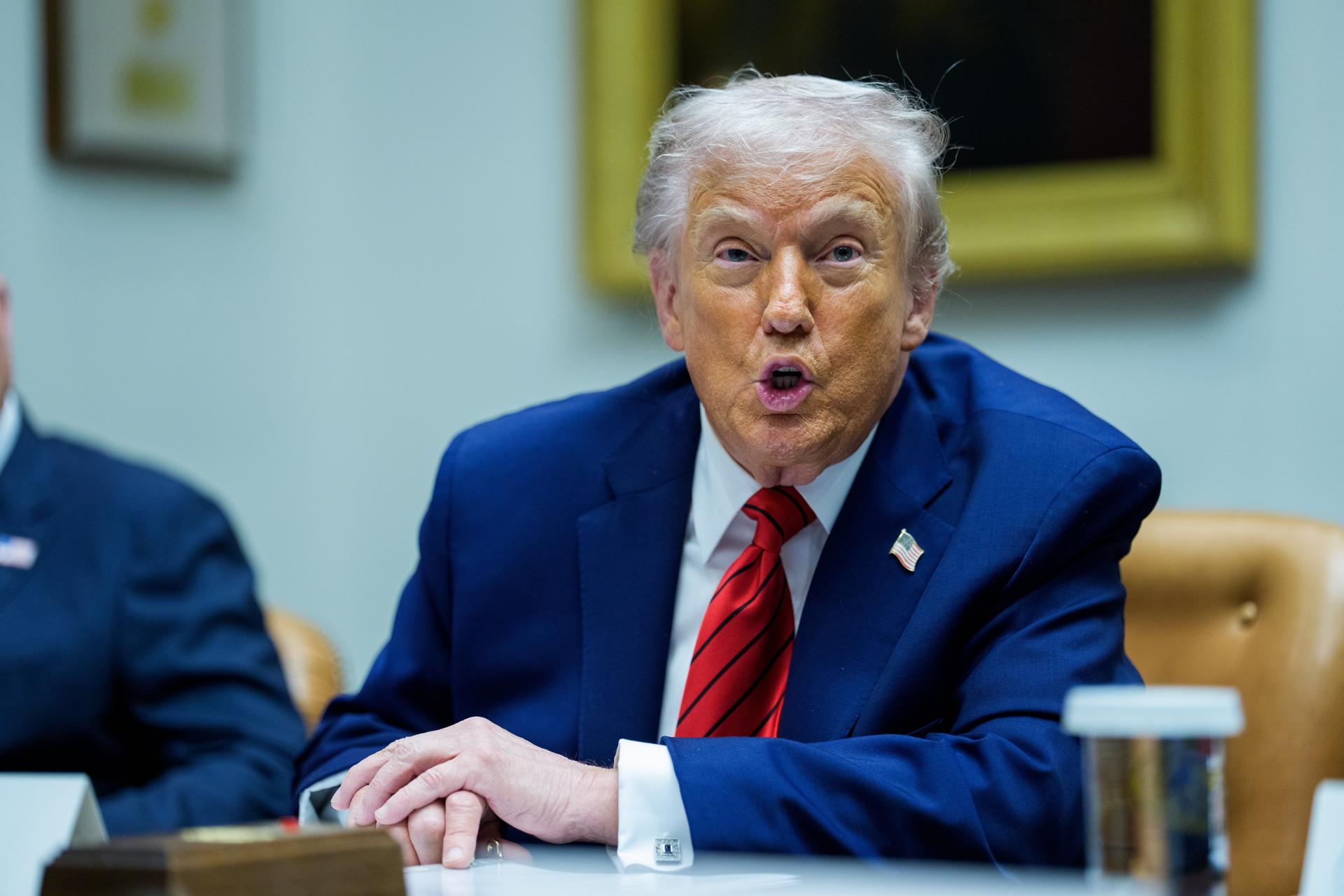 Protestas en Irán dejan 7 muertos; Trump amaga con acudir al rescate de manifestantes
