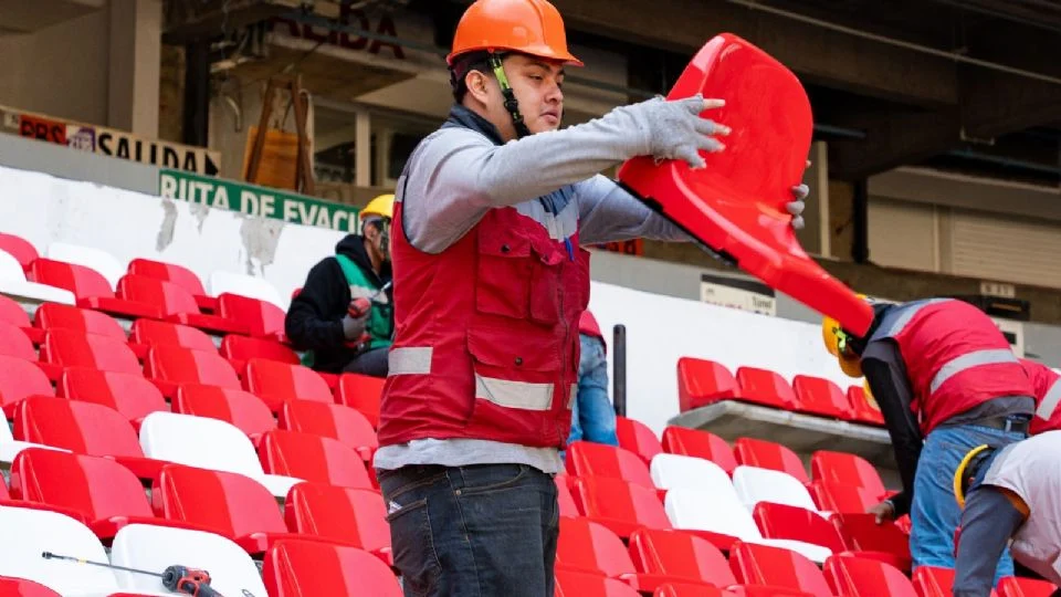 El Estadio Azteca muestra la colocación de sus nuevas butacas, otro avance de la remodelación para el Mundial 2026