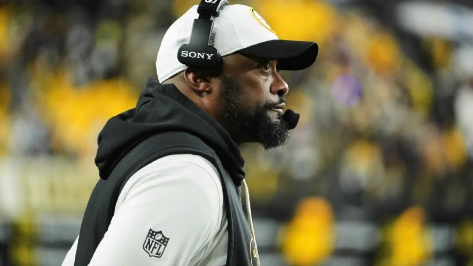 Mike Tomlin deja de ser entrenador de los Steelers tras 19 temporadas de la NFL en las que nunca tuvo registro perdedor