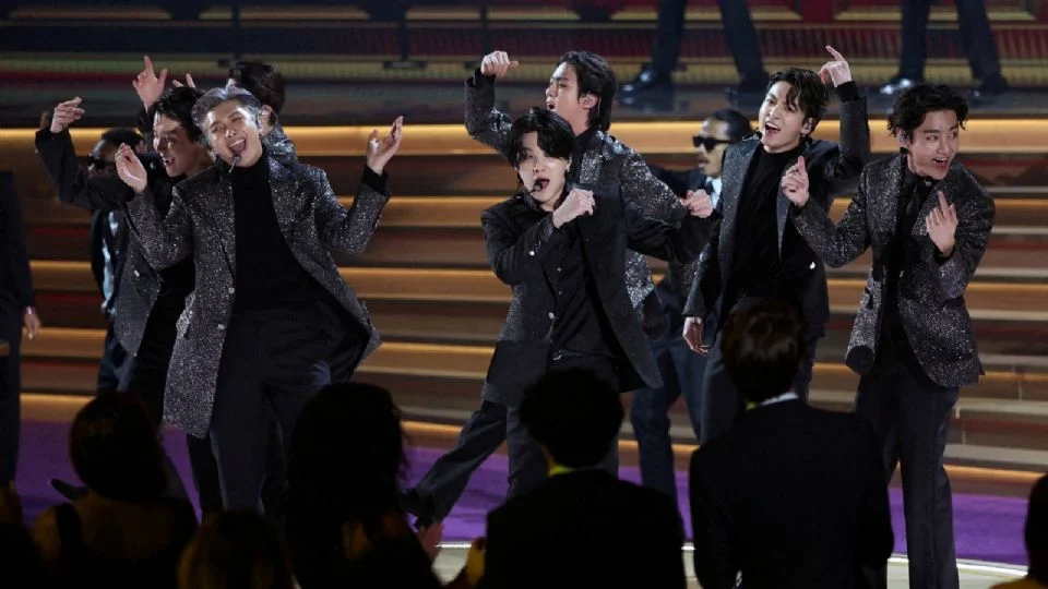 Armys se preparan para la venta de boletos de BTS: exigen precios justos en México y la publicación del mapa
