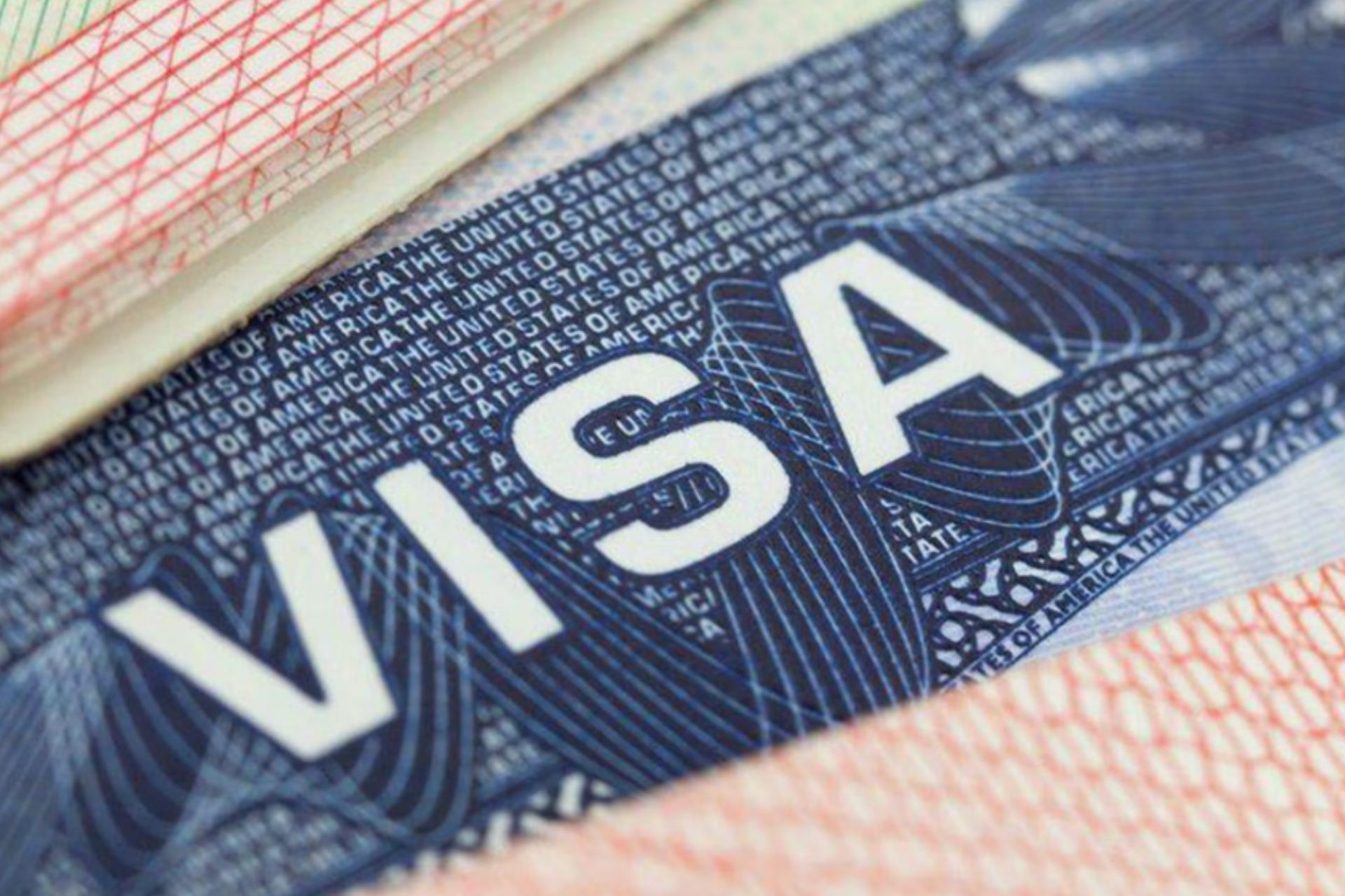 EE.UU. suspende temporalmente las visas de migrantes en 75 países