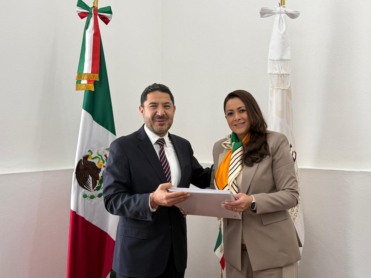 Se reúne Tere Jiménez con Martí Batres, director general del ISSSTE