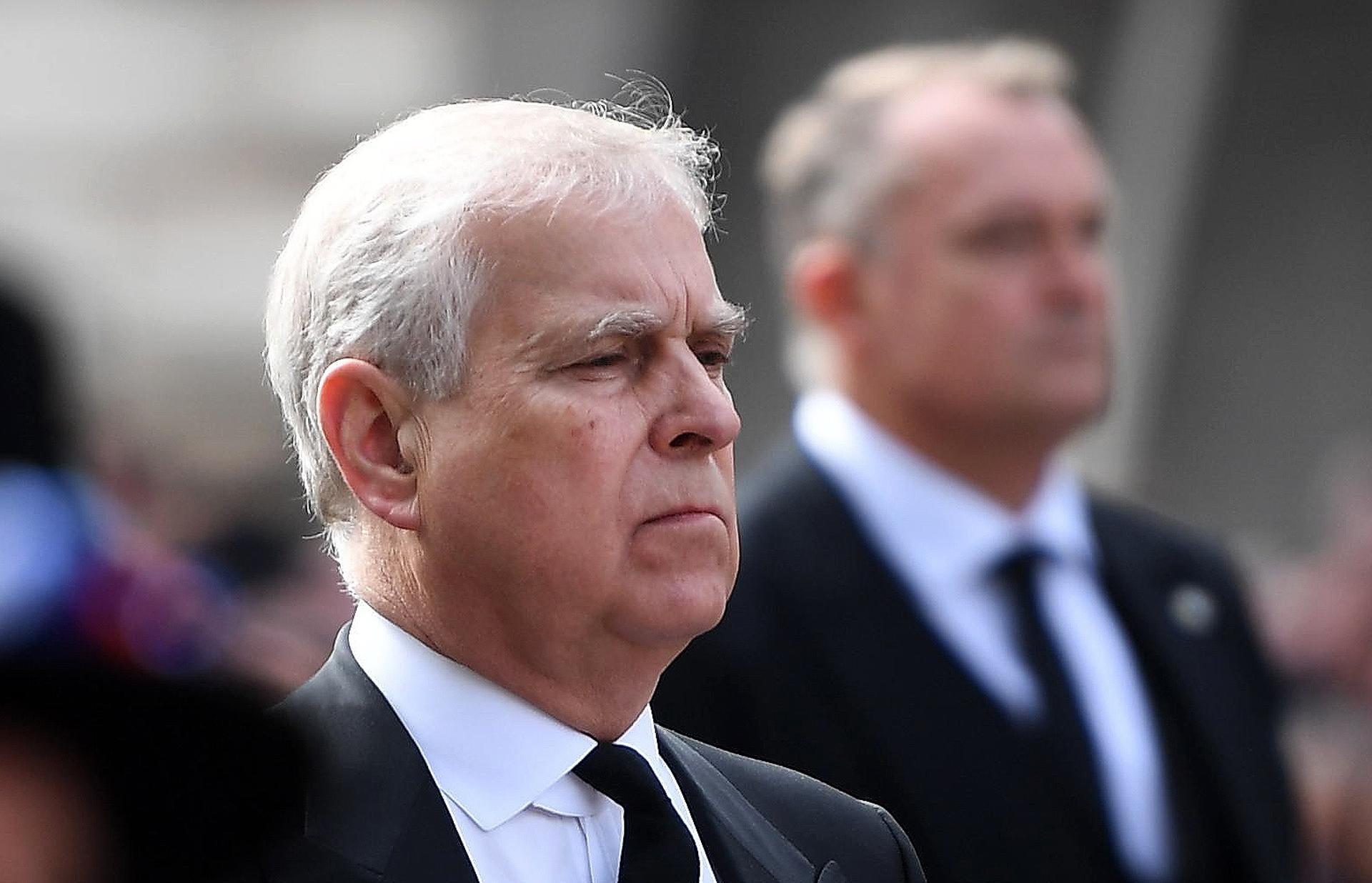 Detienen al expríncipe Andrés, hermano del rey británico Carlos III