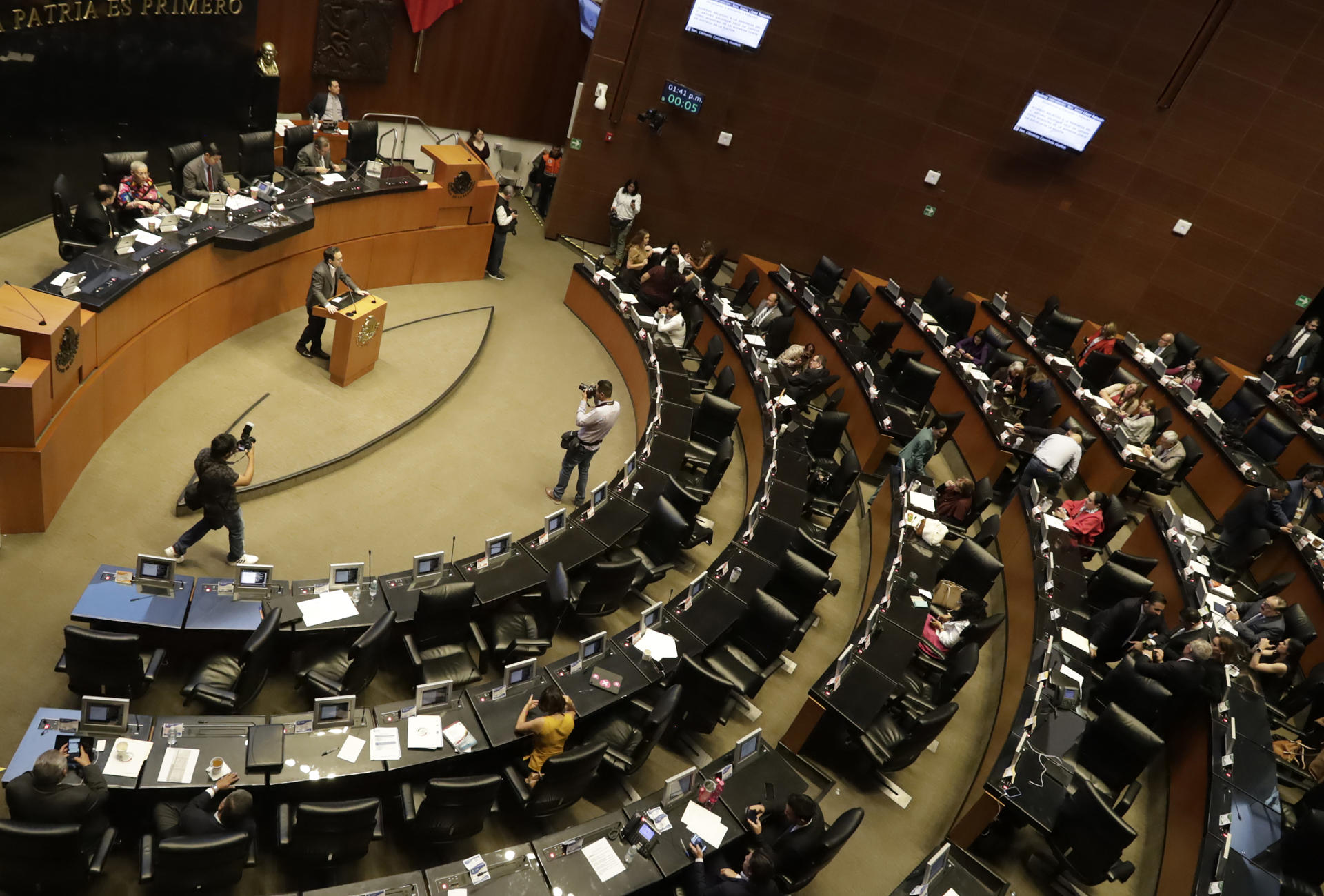 Aprueba Senado reforma para reducción de la jornada laboral