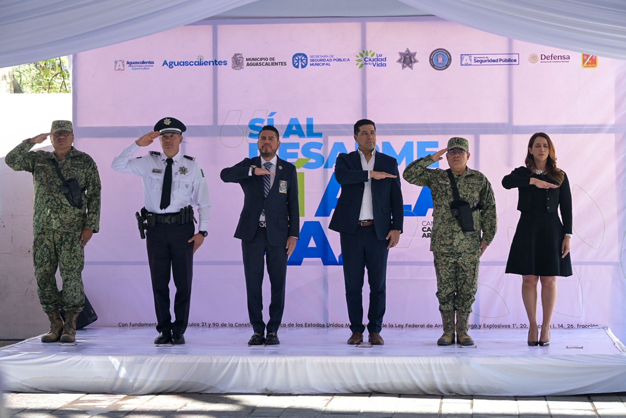 Leo Montañez une esfuerzos en la campaña «Sí al desarme, sí a la paz»