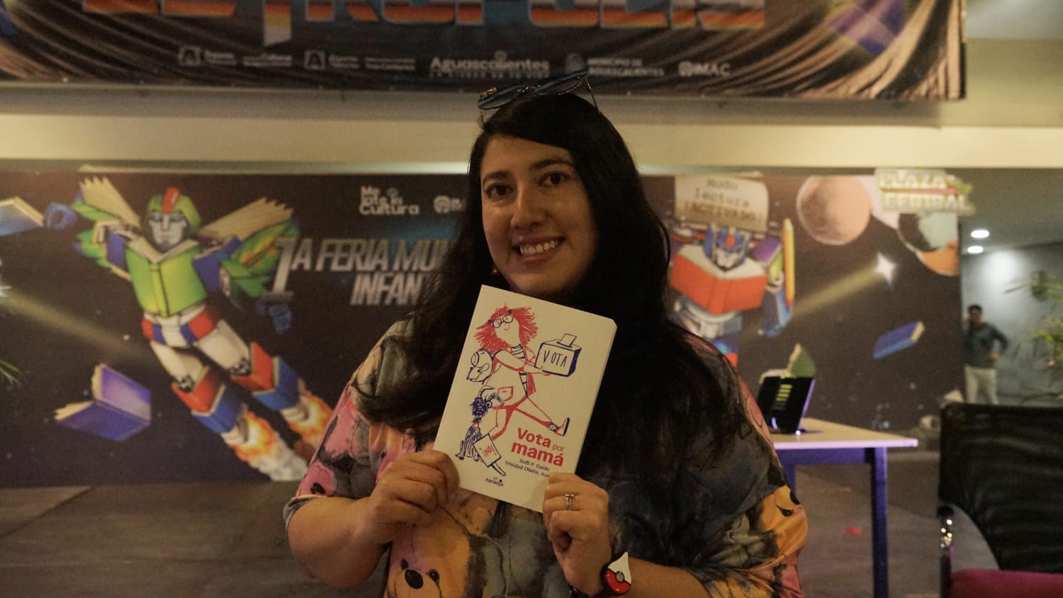 Gran presentación en Letrópolis de libro “Vota por mamá”