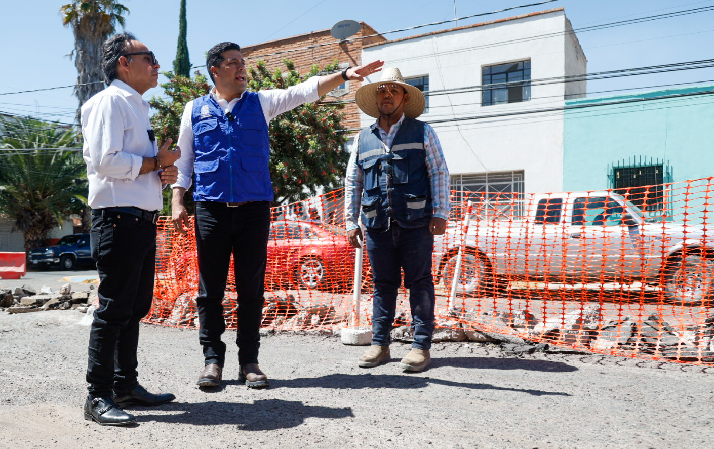 Supervisa Leo Montañez rehabilitación de alcantarillado sanitario en la colonia Gremial