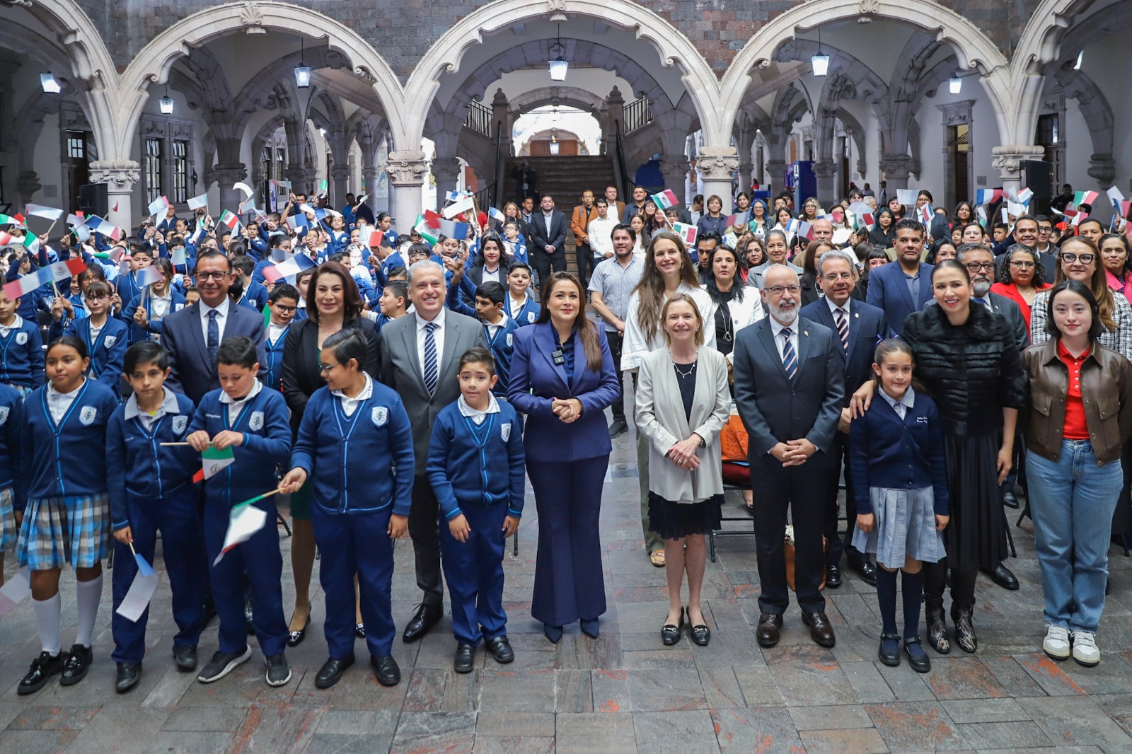 En Aguascalientes formamos generaciones que hablan con el mundo; Tere Jiménez impulsa francés en escuelas públicas
