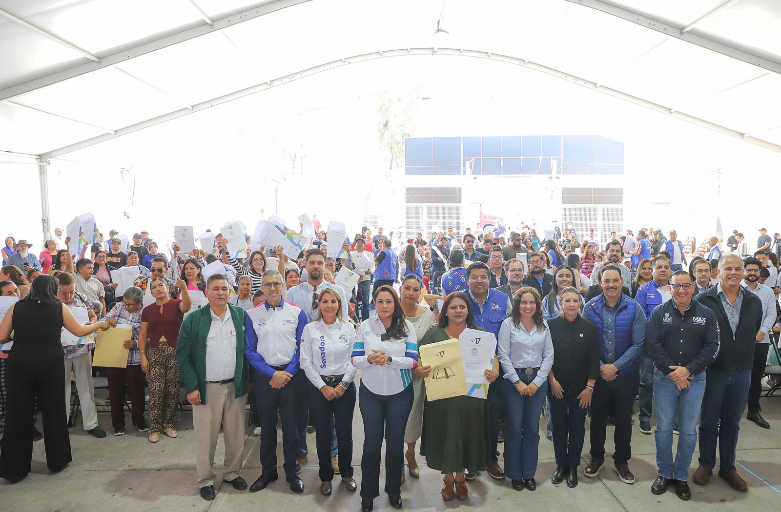 Tere Jiménez hace realidad el sueño de 150 familias: después de 20 años hoy recibieron sus escrituras