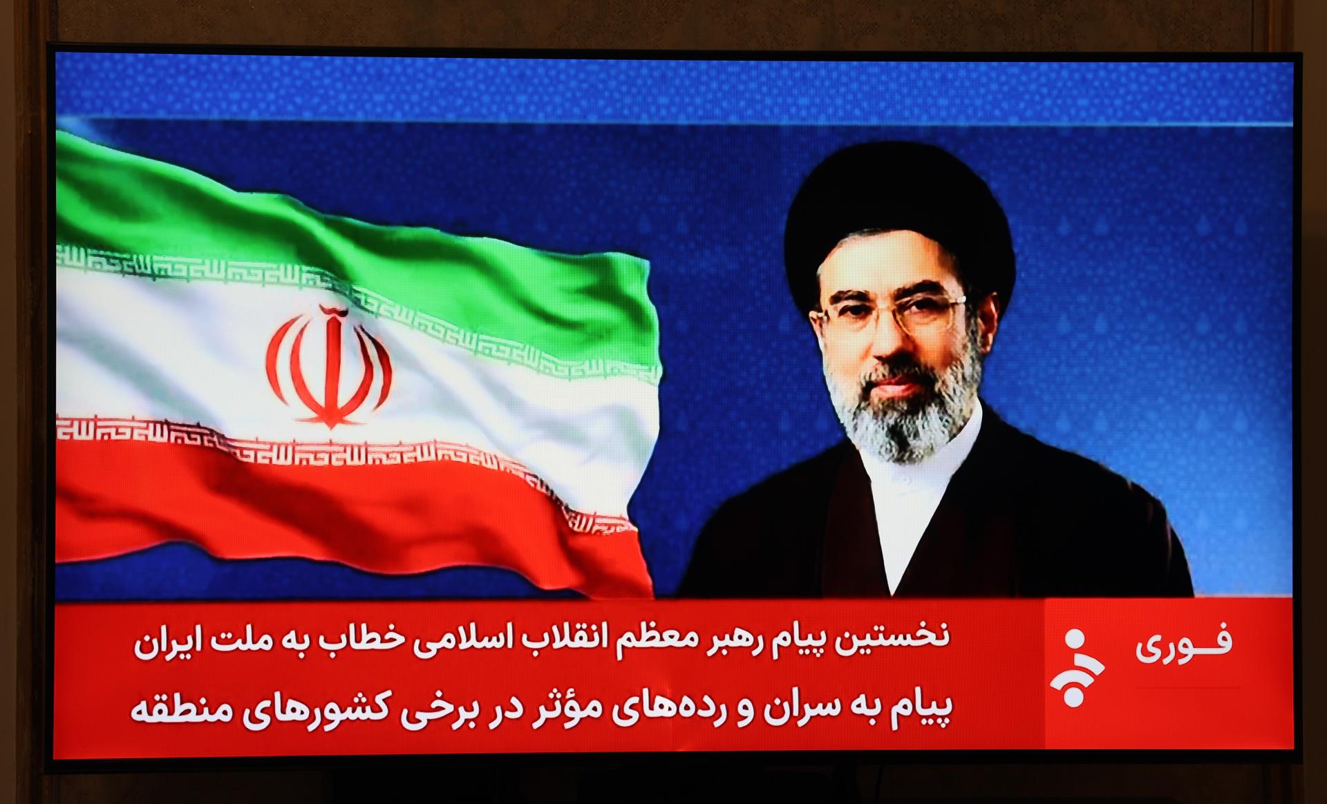 Nuevo líder supremo de Irán desafía a EE.UU. y pide cerrar el Estrecho de Ormuz en su primer mensaje