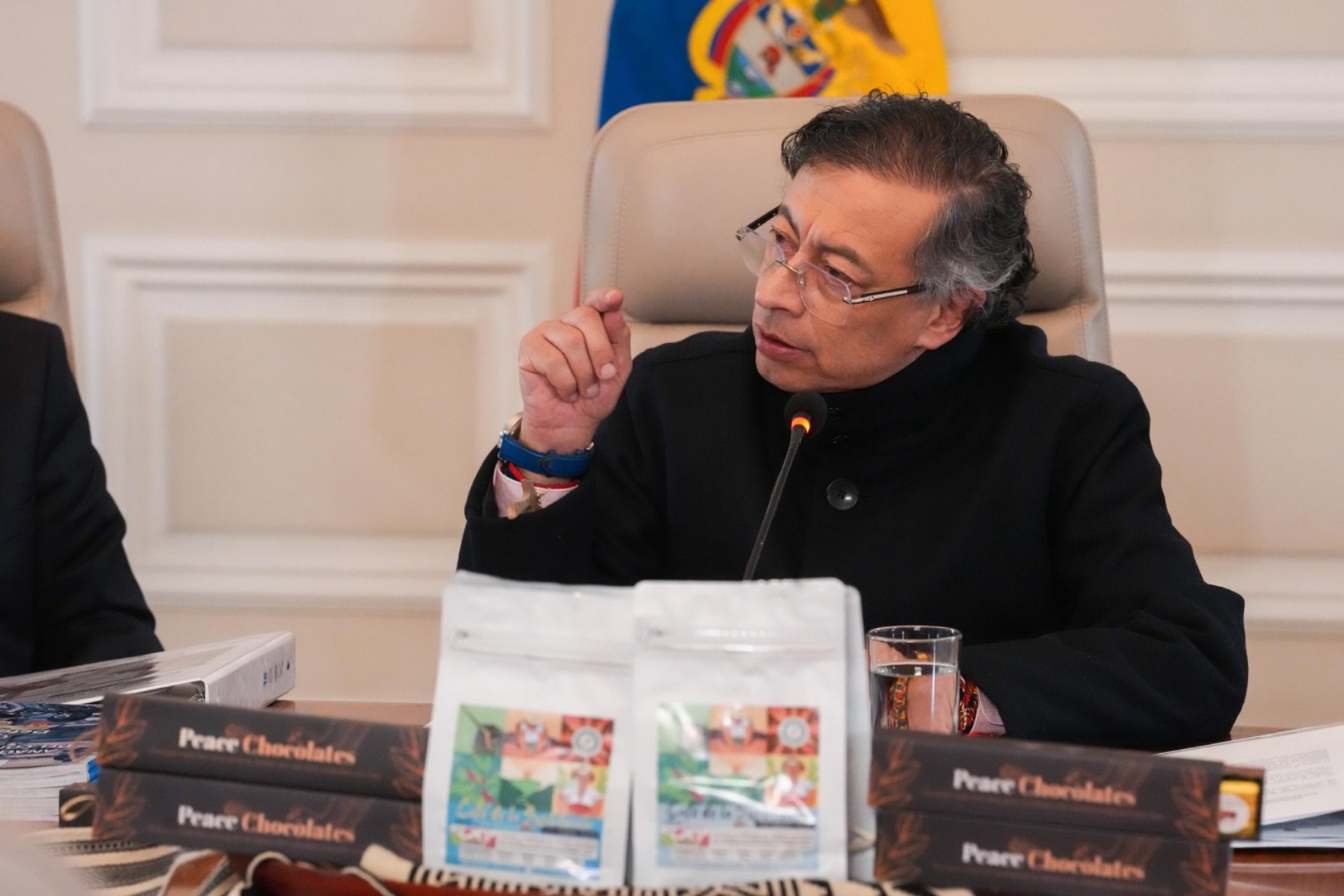 Petro asegura que hay 27 cuerpos calcinados por bombardeos de Ecuador