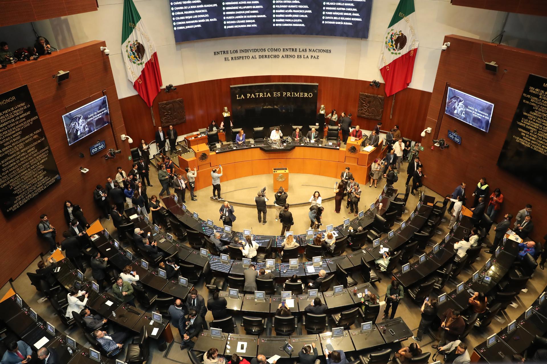 Senado avala reforma para incluir en 28 leyes el respeto a la preferencia sexual
