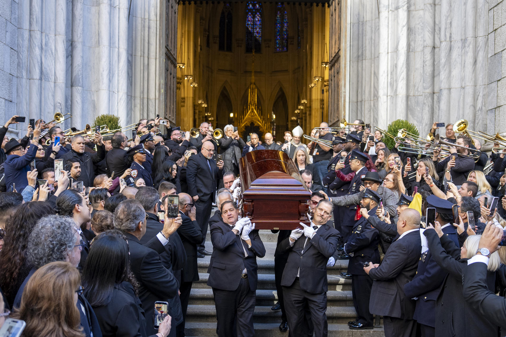 Cientos de personas despiden al músico Willie Colón en Nueva York