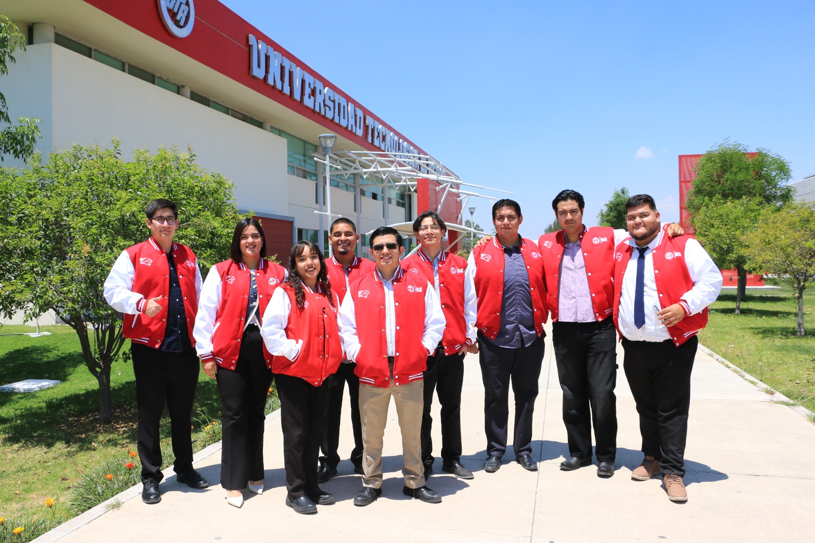 Estudiantes de la Universidad Tecnológica El Retoño participan en programa de investigaciones en Canadá