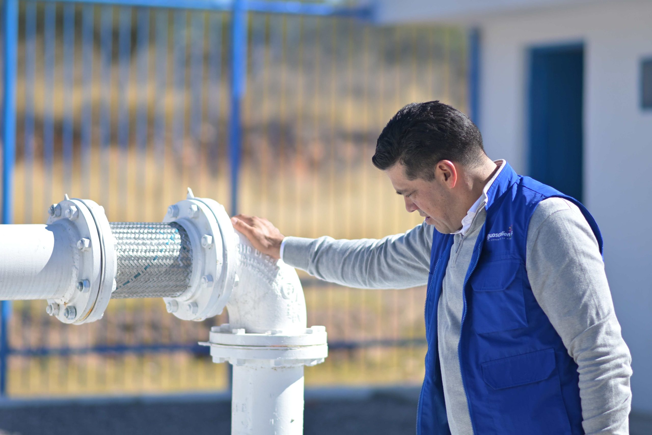 Intensifica Leo Montañez mantenimiento y rehabilitación de agua potable