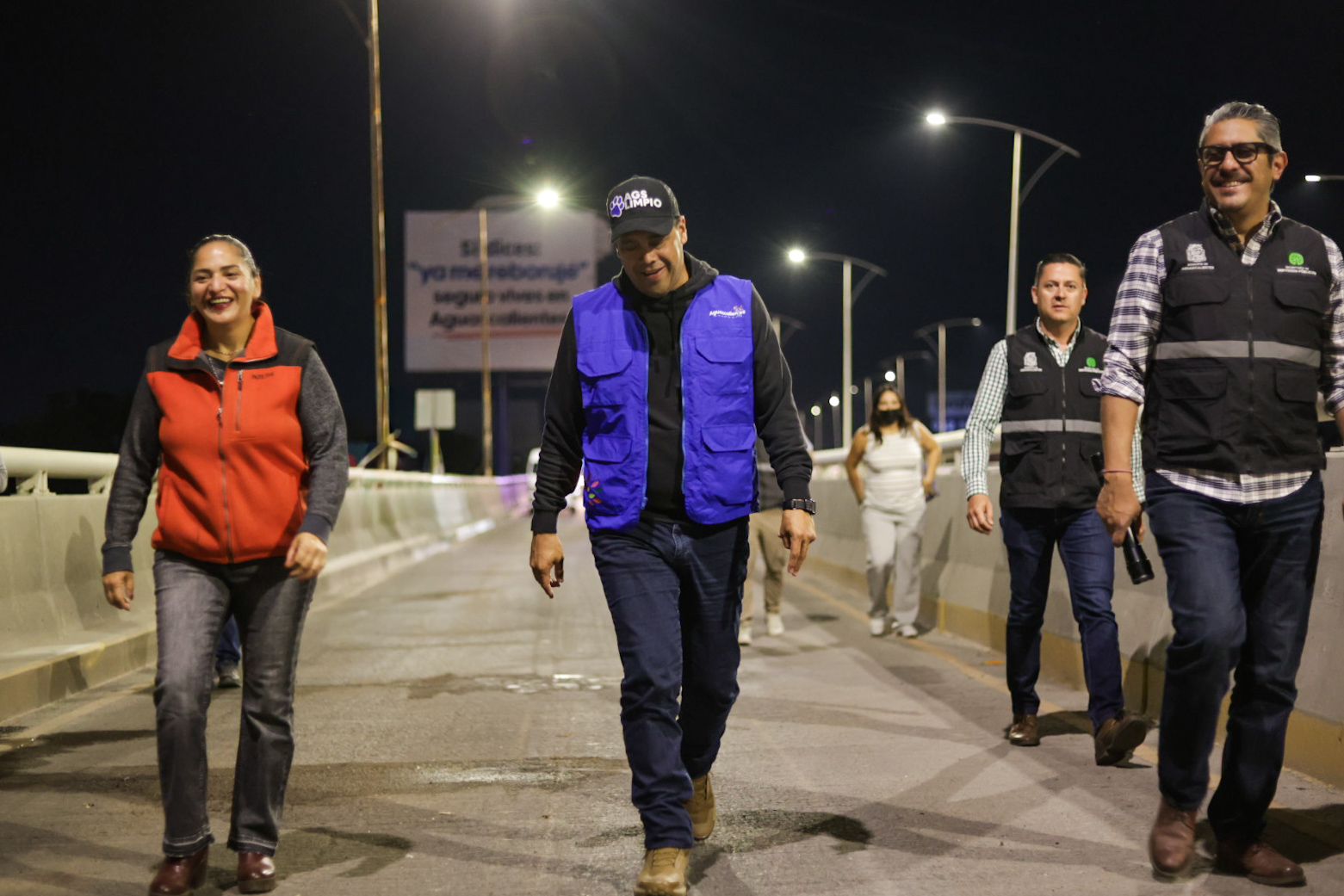 Supervisa Leo Montañez operativo nocturno de limpieza en puente elevado de Segundo Anillo Sur y Blvd a Zacatecas