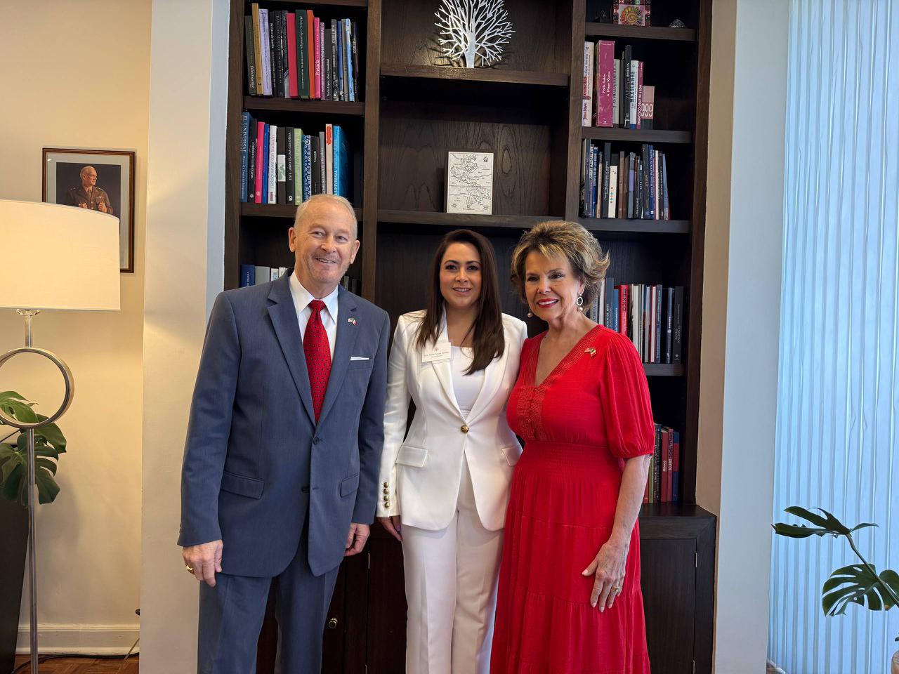 Tere Jiménez sostuvo una reunión con el embajador de Estados Unidos en México, Ronald Douglas Johnson