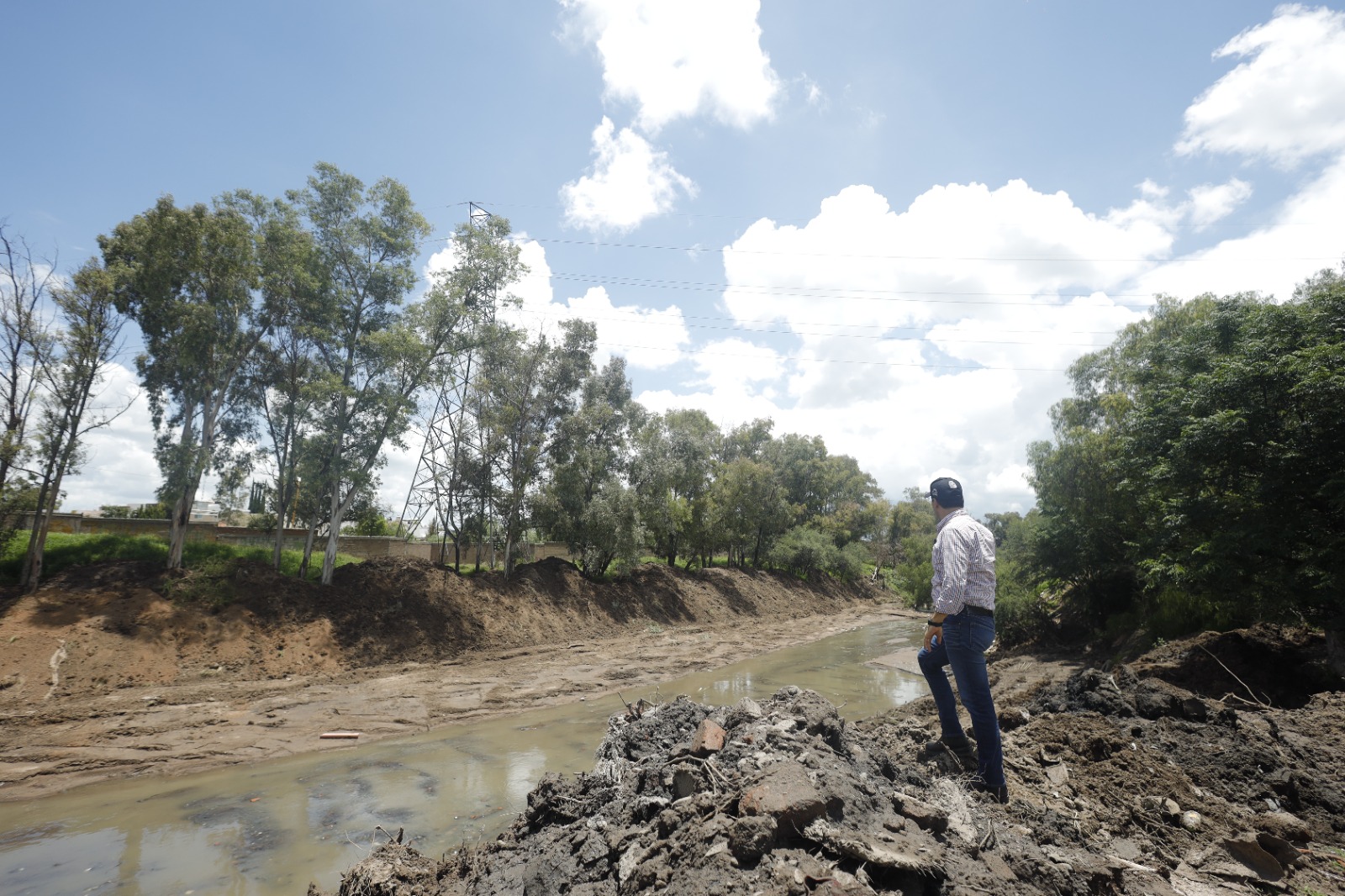 Se suma Leo Montañez a la tarea de limpieza y conservación en el Río San Pedro