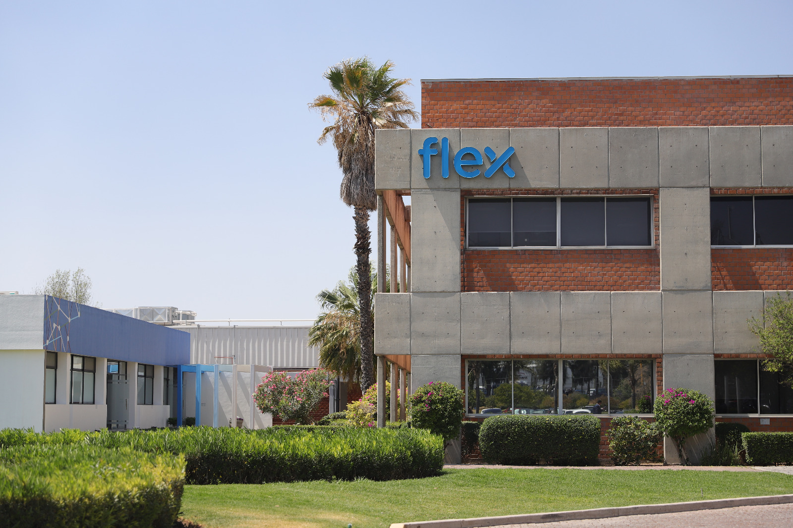 Celebra Tere Jiménez anuncio de inversión de Flex en Aguascalientes