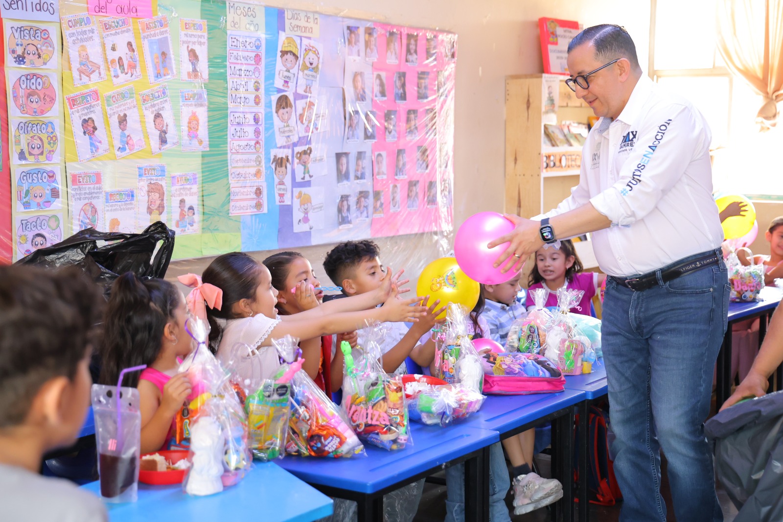 Festeja Max a niños y niñas en 25 primarias de Aguascalientes