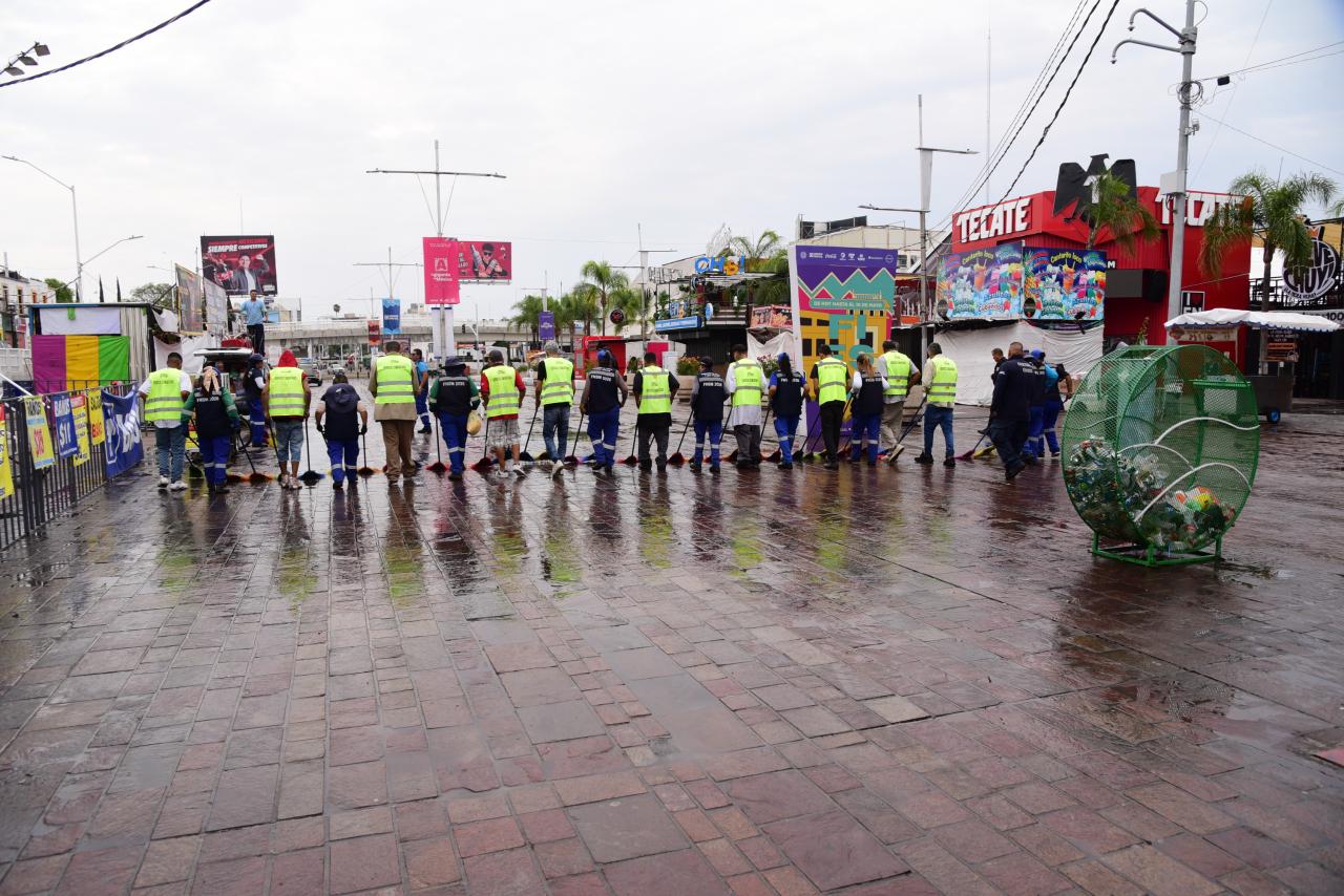 Feria limpia, ordenada y segura, gracias a la labor de miles de trabajadores