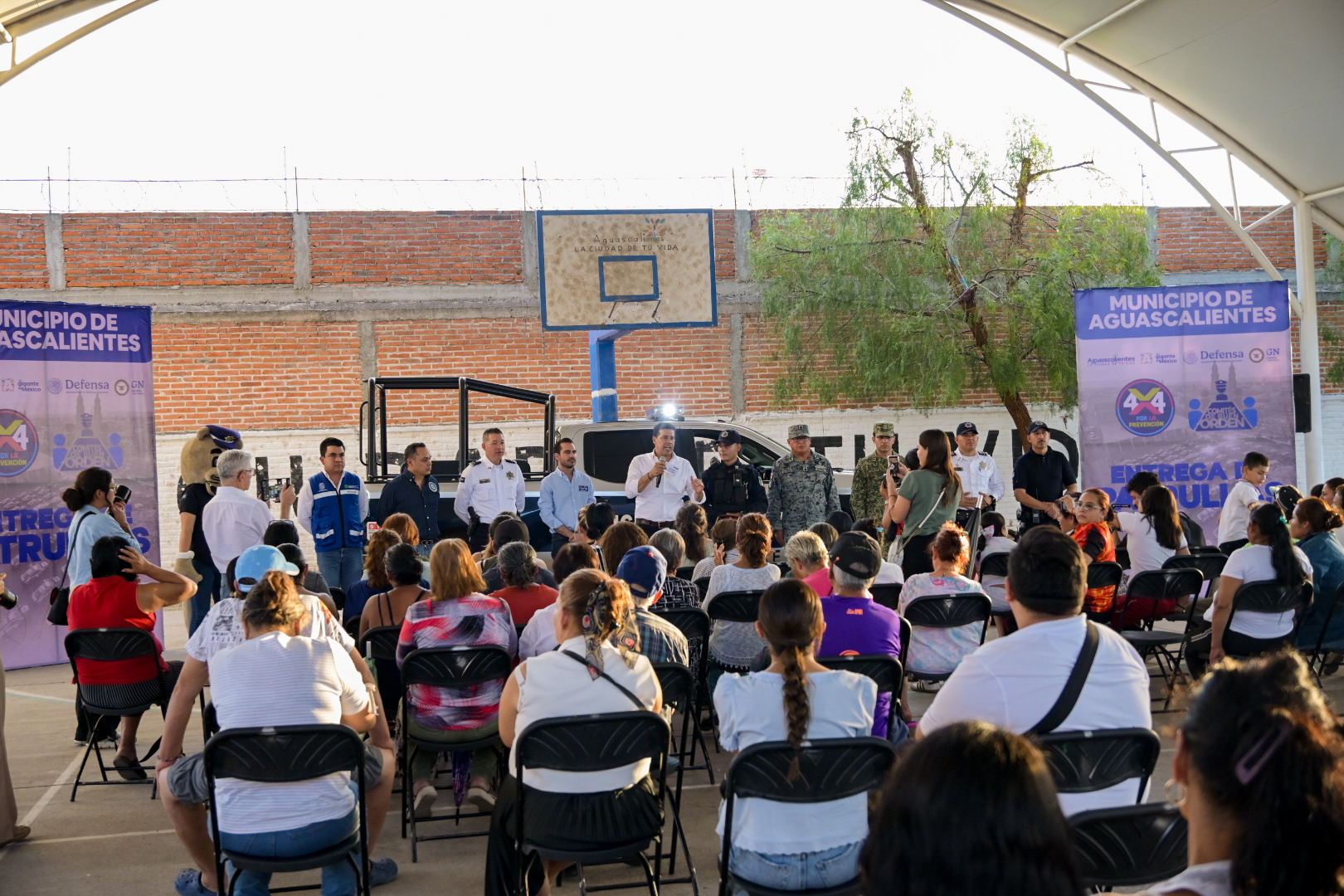 Entrega Leo Montañez patrullas a las colonias Altavista, Miravalle, Primavera y La Fé