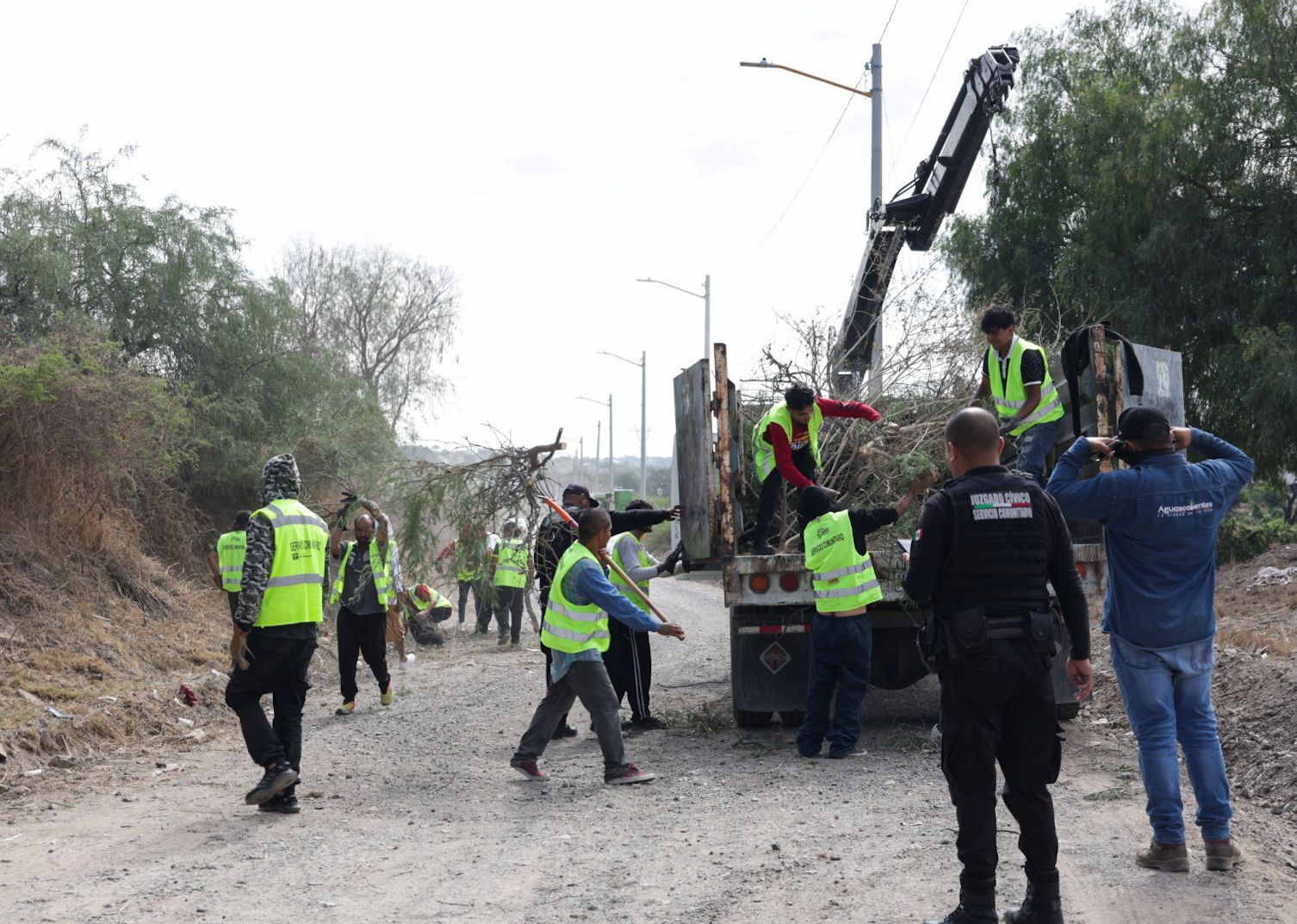 Implementó Municipio de Aguascalientes mega operativo de limpieza en accesos al fraccionamiento Cumbres III