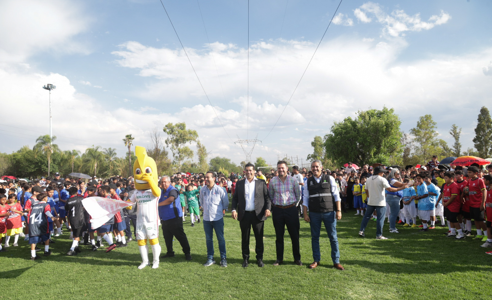 Encabeza Leo Montañez inauguración del torneo «Mundialito en La Ciudad de tu Vida»