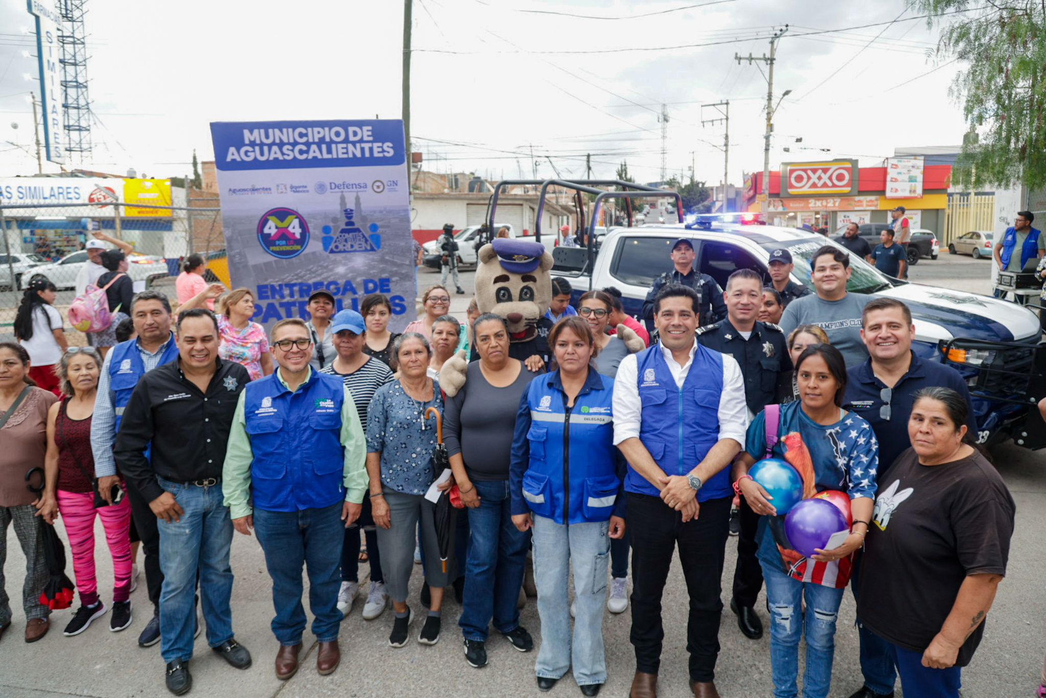 Entrega Leo Montañez nuevas patrullas para Lomas del Ajedrez, Fundadores, Solidaridad II y Lomas del Chapulín