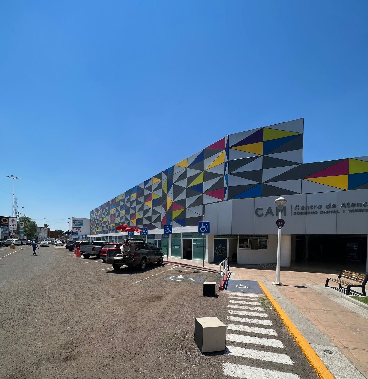 Habilitan estacionamiento del Centro de Atención Municipal (CAM) para visitantes a la Feria Nacional de San Marcos