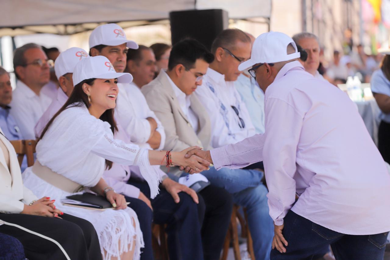 Tere Jiménez reafirma respaldo a las y los trabajadores durante desfile del 1° de mayo