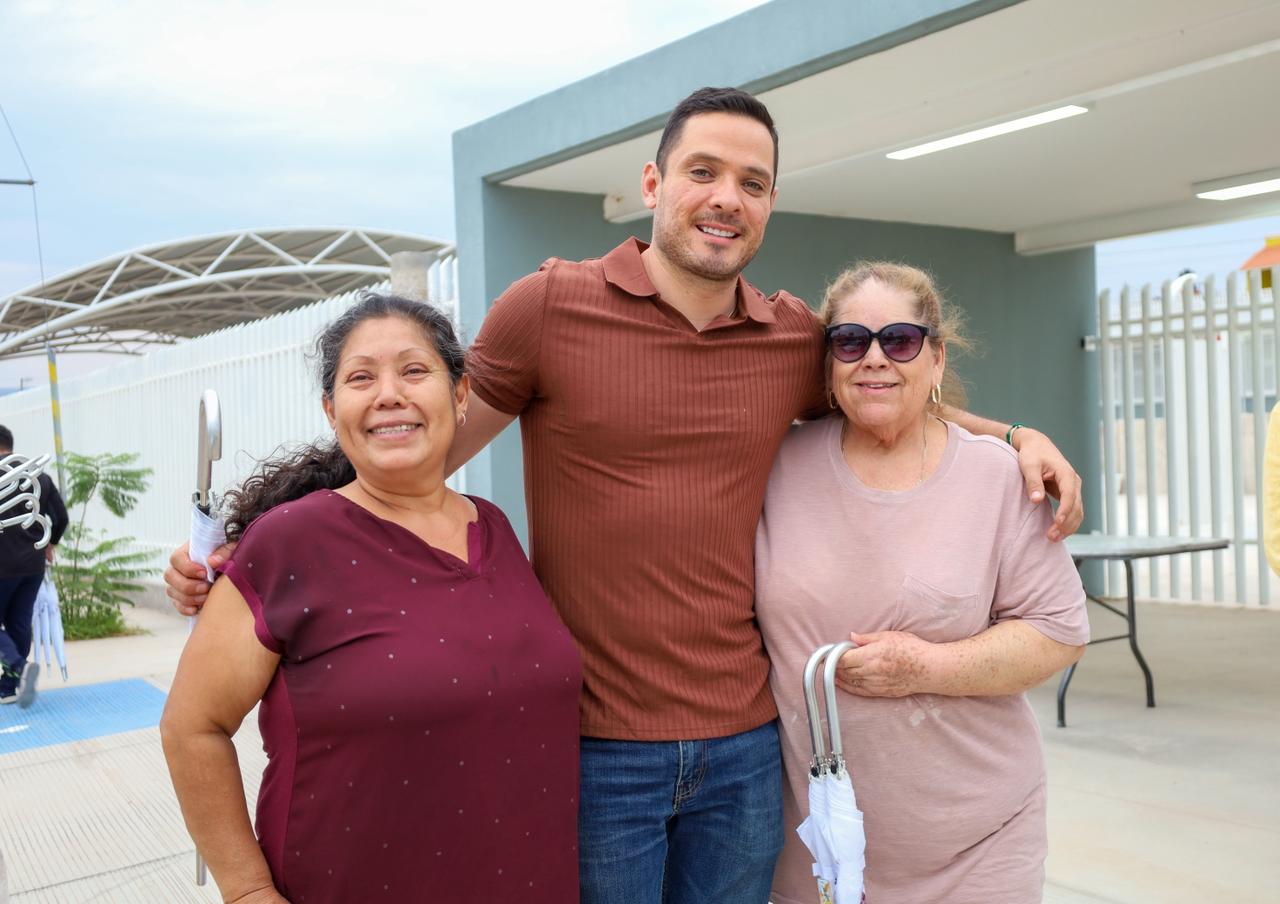 Celebra alcalde de Calvillo a las mamás en su día