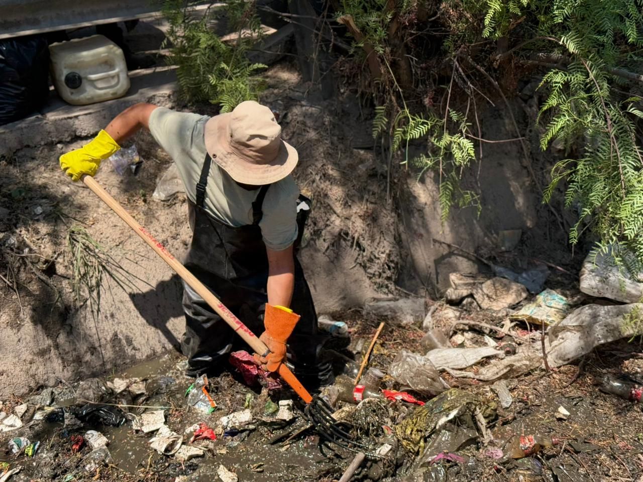 Municipio de Aguascalientes realiza jornada de limpieza intensiva en el arroyo El Cedazo
