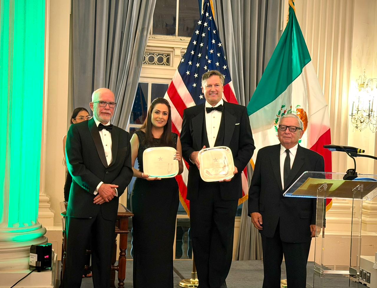 En Washington, Tere Jiménez recibe premio internacional por su liderazgo en el servicio público