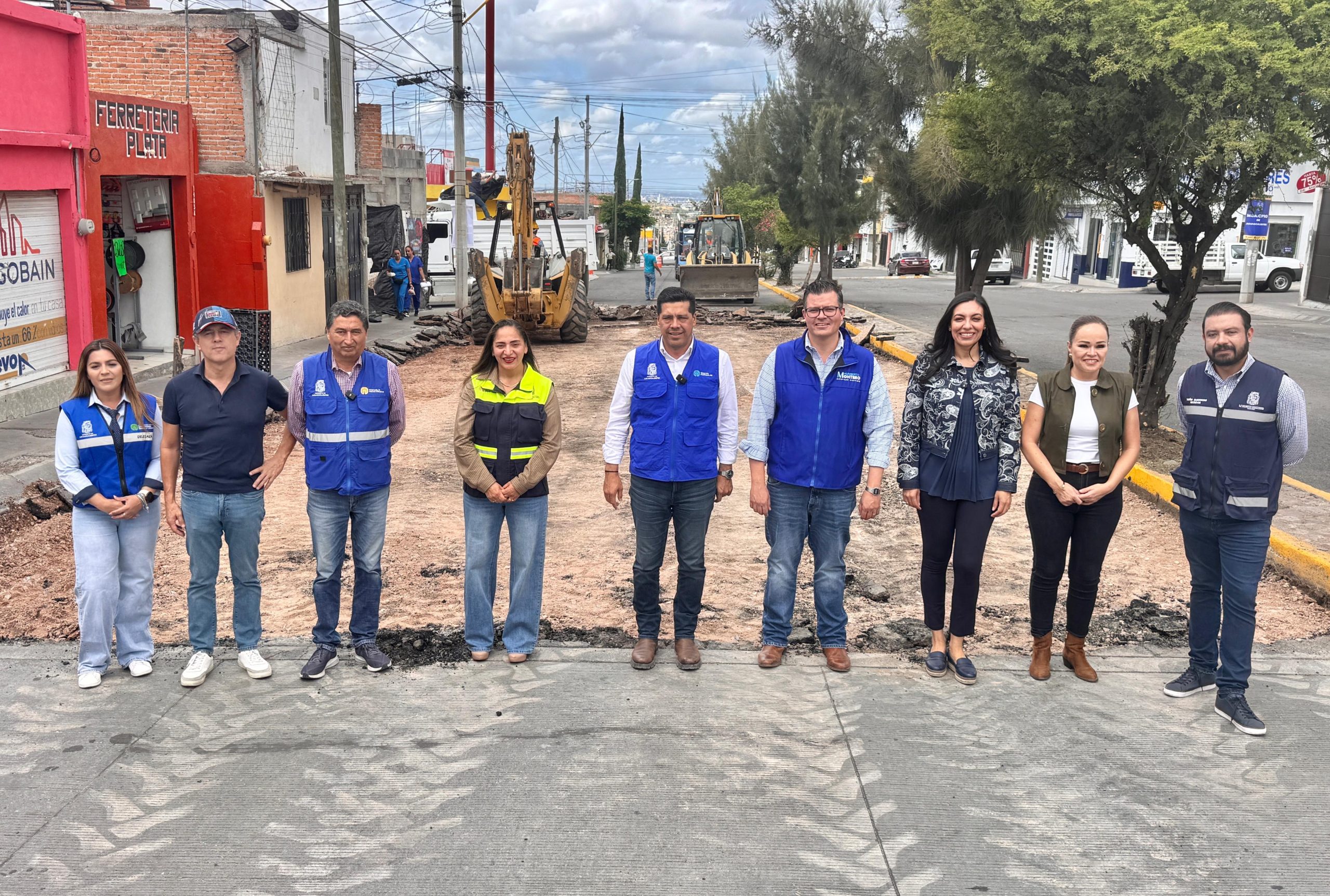 Supervisa Leo Montañez pavimentación en la Avenida Valle de los Romero en beneficio del oriente de la capital