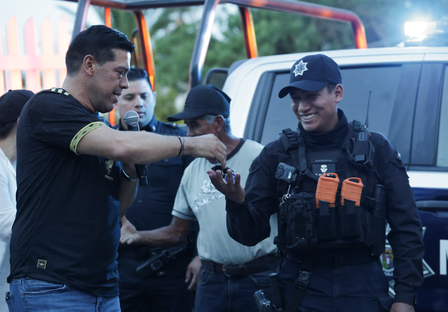 Entrega Leo Montañez nueva patrulla para el fraccionamiento Benito Palomino Dena