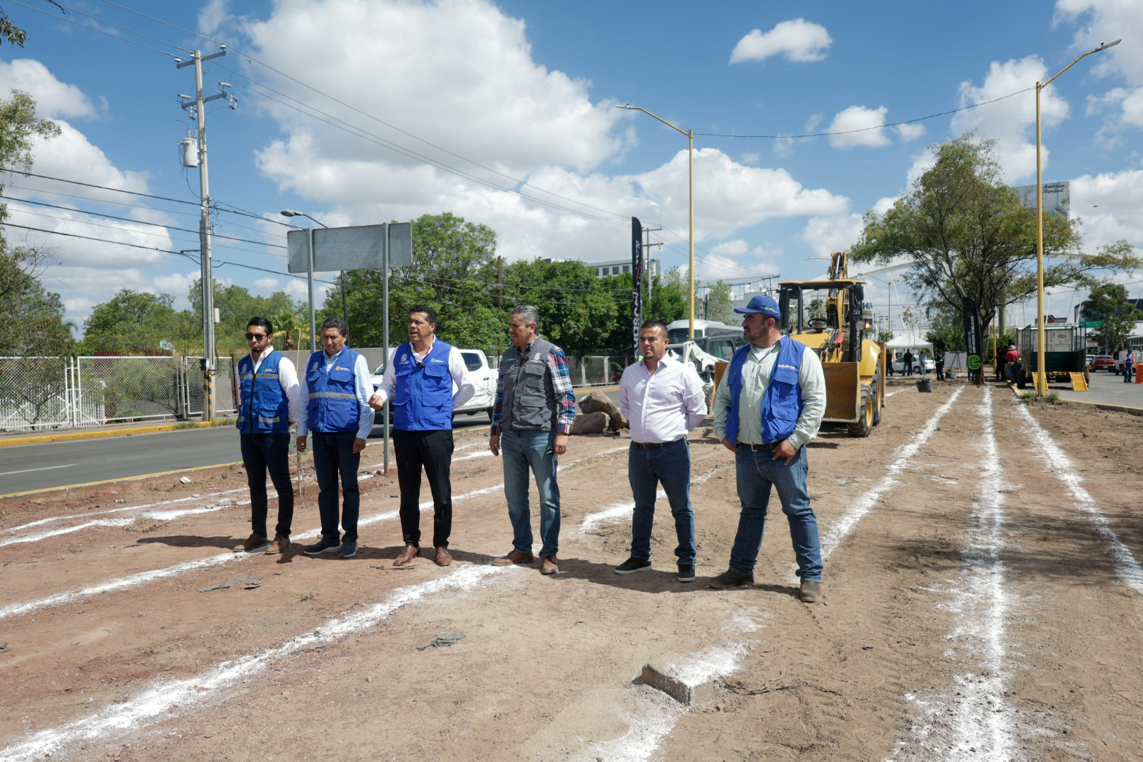 Arranca Leo Montañez rehabilitación del camellón central de la Avenida José María Chávez