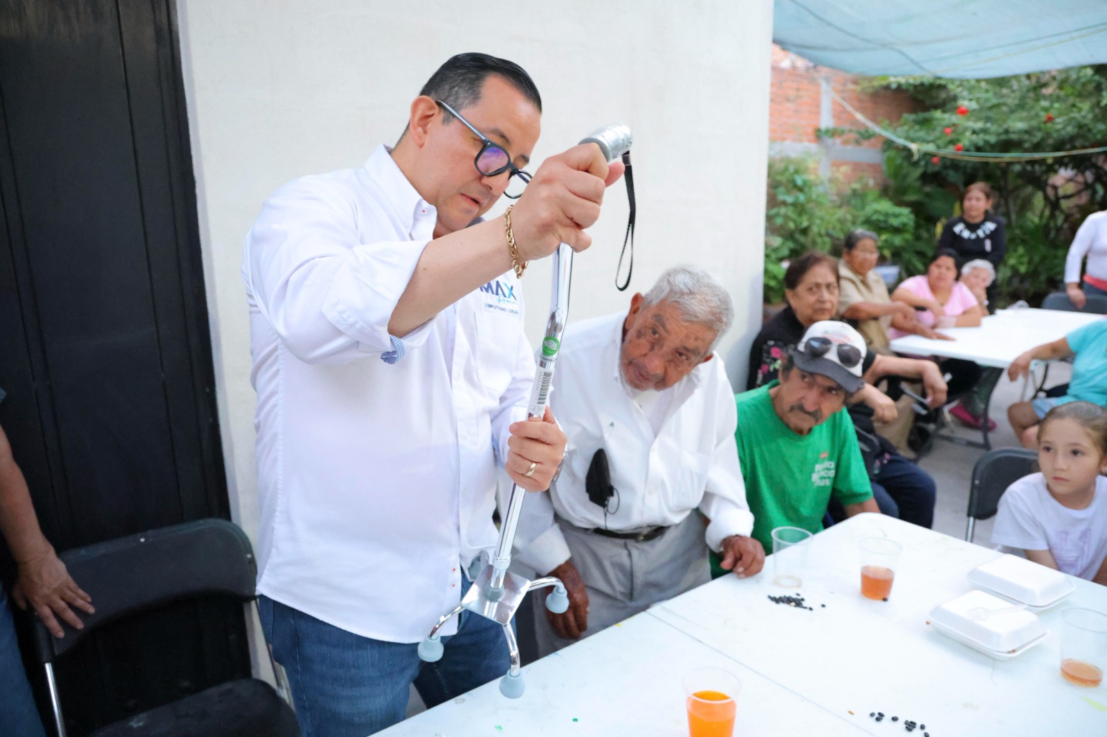 Lleva Max apoyos a adultos mayores en la San Marcos