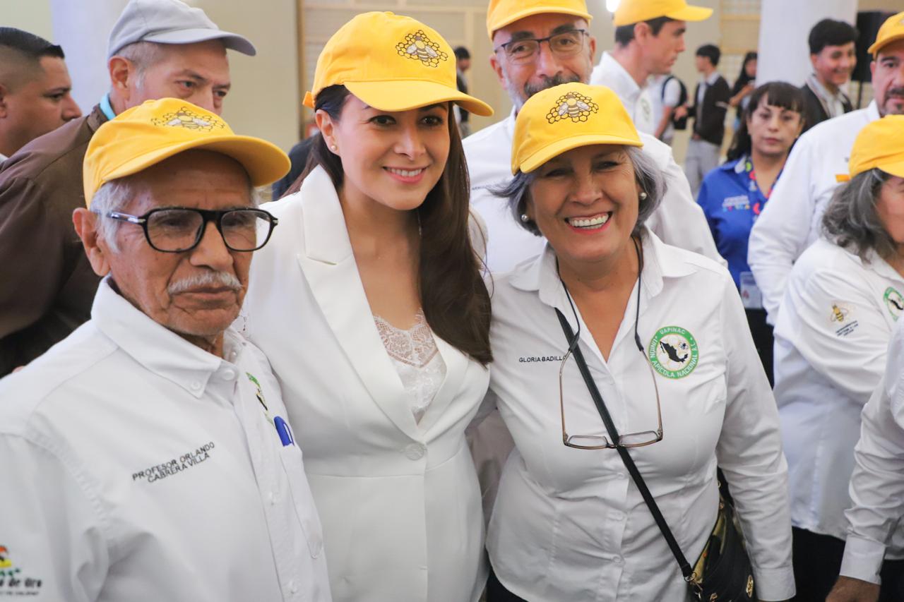 Tere Jiménez impulsa el desarrollo de la apicultura con encuentro de alcance internacional